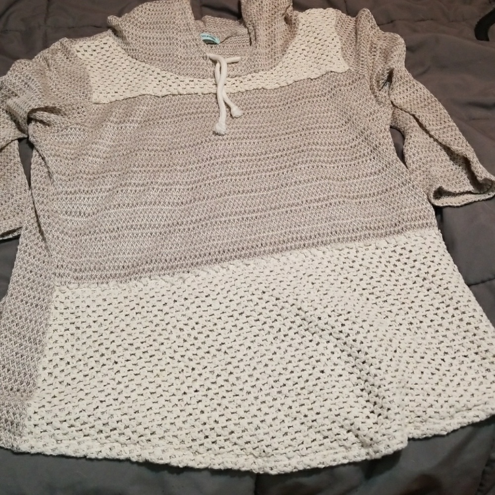 Hooded shirt